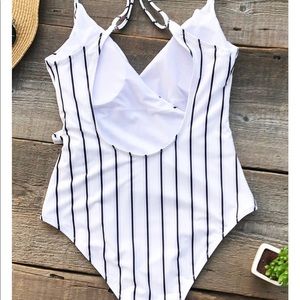 NWT Cupshe swimsuit sz XL Stripe One Piece